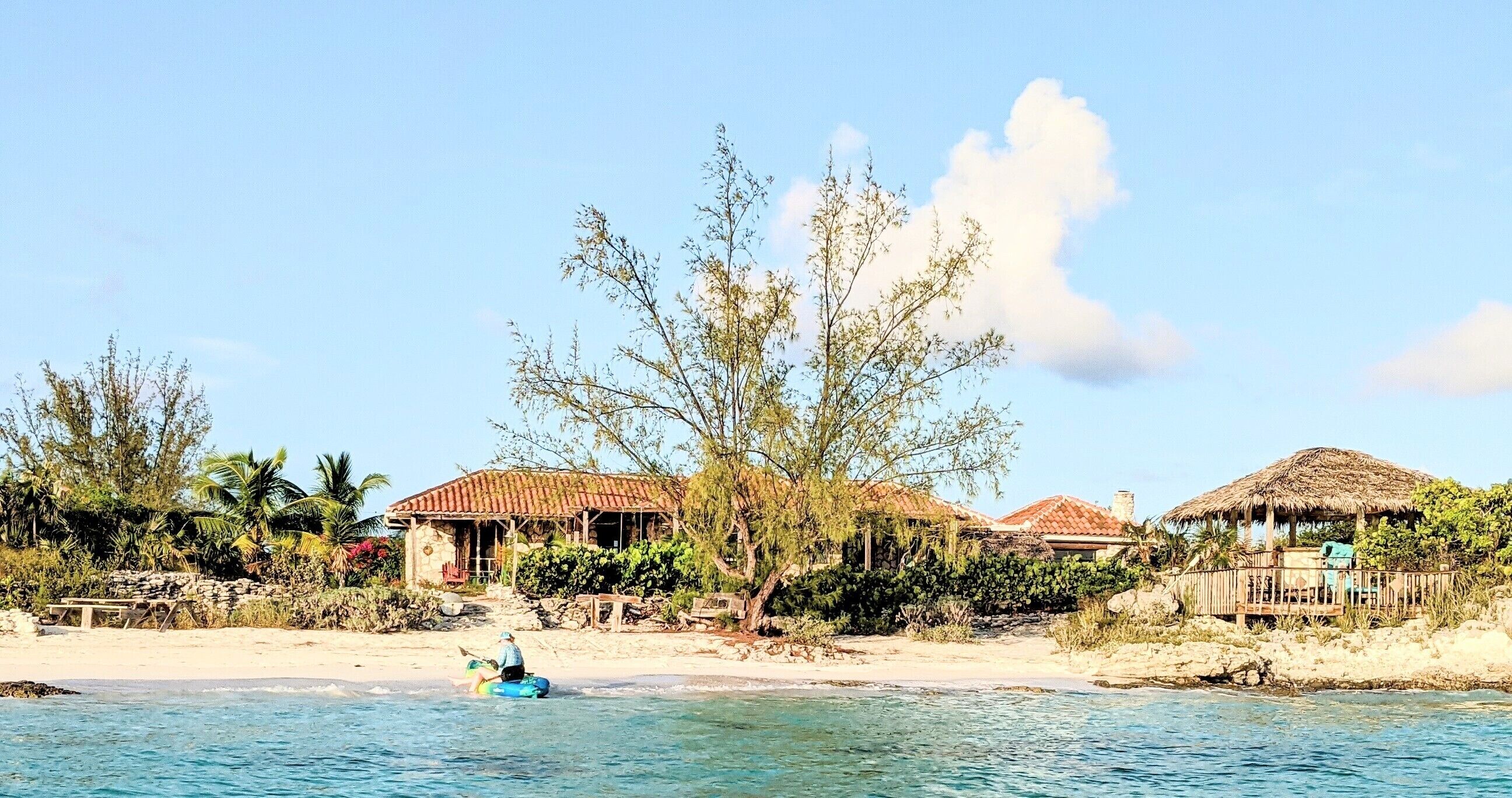 靠近海滩、沙滩椅、沙滩毛巾