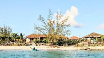 Beach nearby, sun loungers, beach towels