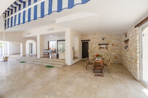 Interior - Well-kept garden with pool and barbecue, air conditioning, close to the beach (Poreč)