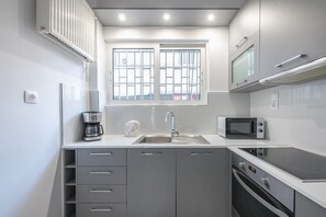 城市公寓 | 私人厨房 | 大冰箱、微波炉、烤箱、炉灶