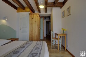 8 bedrooms, iron/ironing board, free WiFi, bed sheets