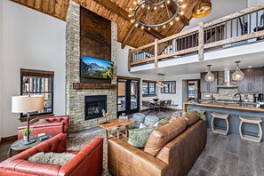 Smart TV, fireplace, stereo
