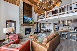 Smart TV, fireplace, stereo