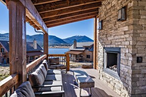 Terrace/patio - Slice of Heaven just steps from Lake Estes! Indoor/Outdoor Fireplace and Jacuzzi (Estes Park)