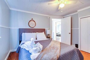 2 bedrooms, iron/ironing board, WiFi