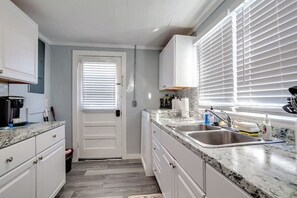 Cookware/dishes/utensils