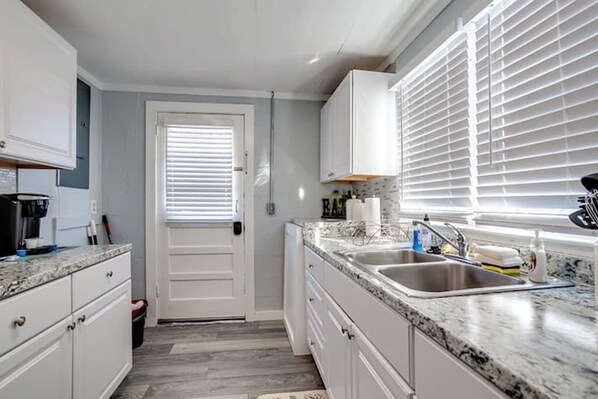 Cookware/dishes/utensils