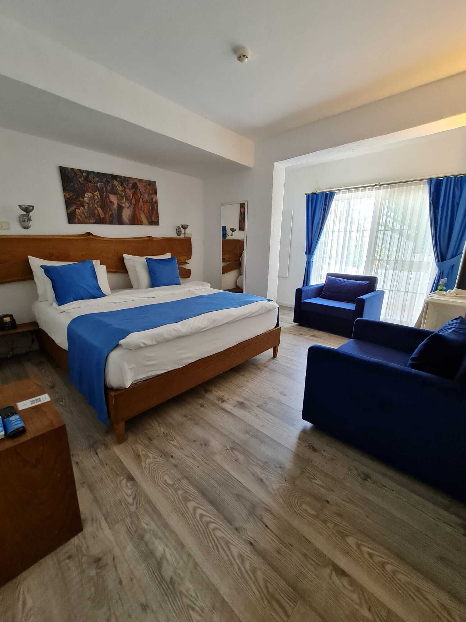 family quadruple room, fireplace | 1 bedroom, premium bedding, minibar, desk