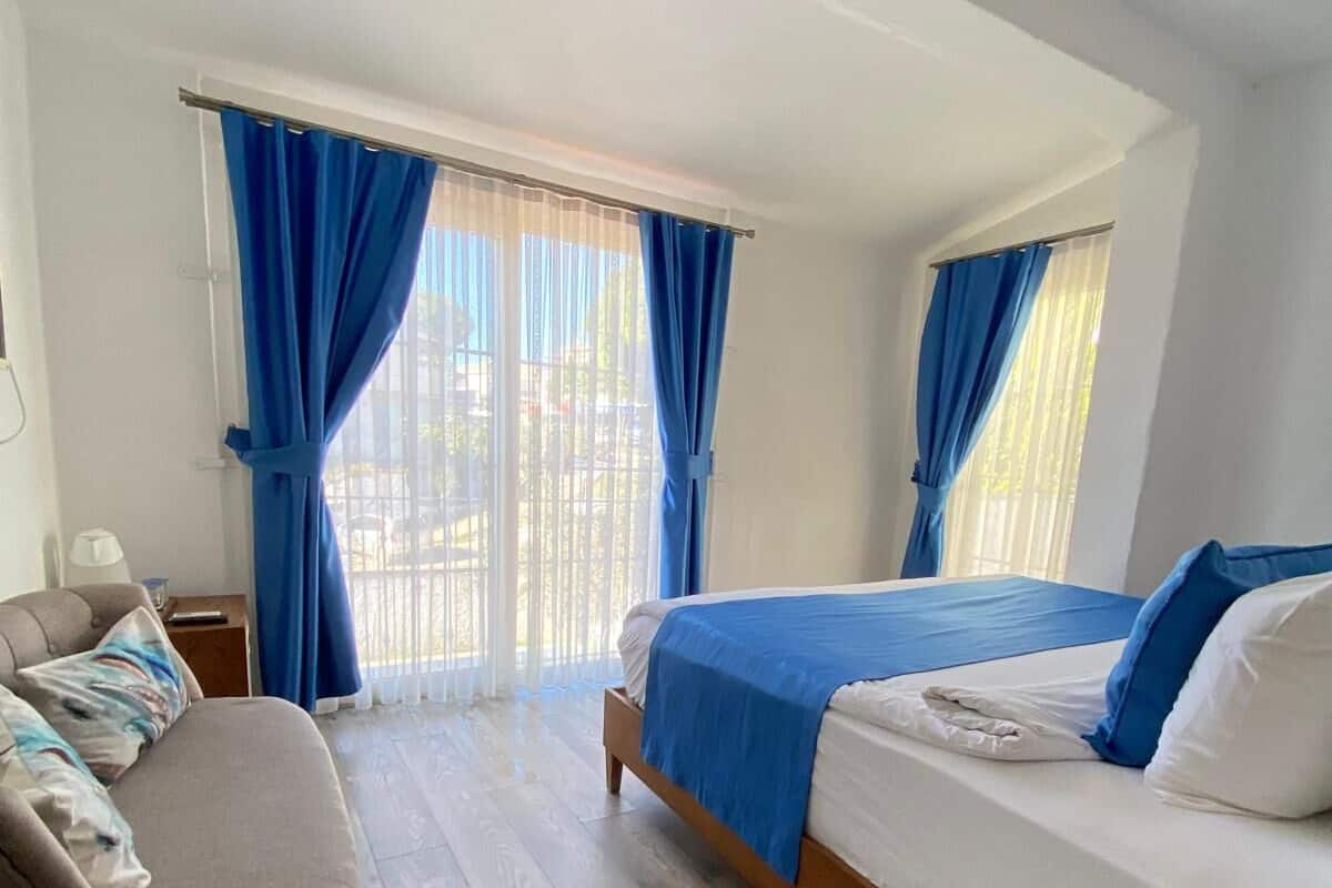 Premium bedding, minibar, desk, blackout curtains