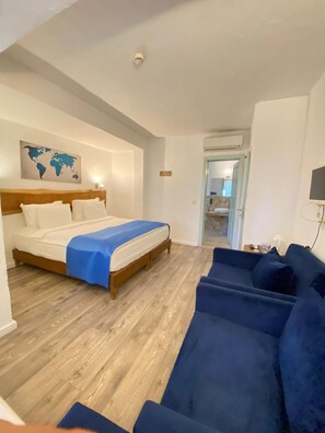 Standard Quadruple Room | Premium bedding, minibar, desk, blackout drapes - Alaçatı Otel Rebetiko (Cesme)