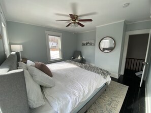 5 bedrooms, travel crib, WiFi, bed sheets