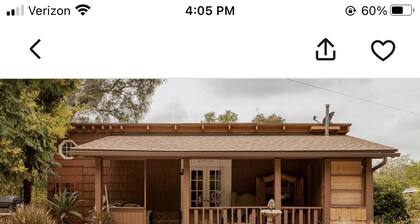 Cedar Cottage Retreat with Mountain View’s