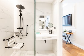 Superior Double Room, Accessible | Bathroom | Shower, rainfall showerhead, slippers, towels - L&H Gran Via Valencia (Valencia)