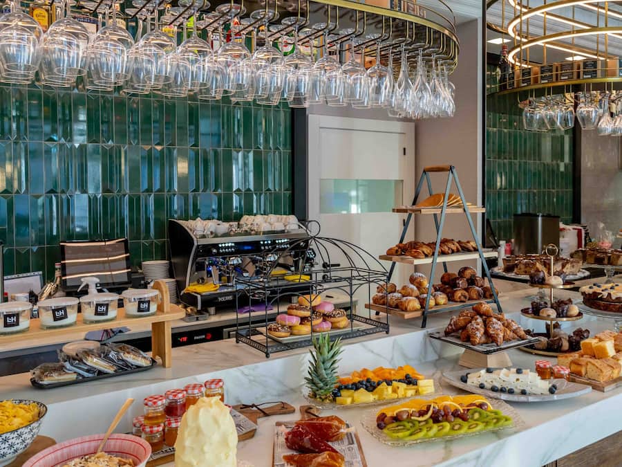 Daily buffet breakfast for a fee