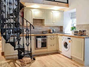 High chair - 2 bedroom accommodation in Kirriemuir (Kirriemuir)