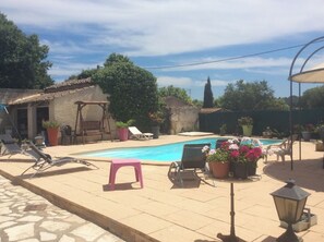 Outdoor pool - Spacious, bright village house close to tourist attractions (LANCON-PROVENCE)