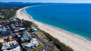Beach nearby - Bay Royal Apartment 2 - Opposite Main Beach & Heated Pool! (Byron Bay)