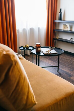 Classic Suite | Living room | 40-inch Smart TV with digital channels, TV - Estery12 by StayLab (Kraków)