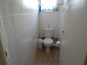 Apartment, Mehrere Betten | Badezimmer
