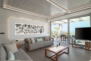 Älytelevisio, videopelejä, stereot, työhuone