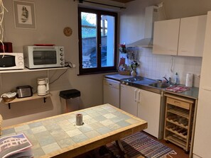 Horno, parrilla de estufa y comedor 