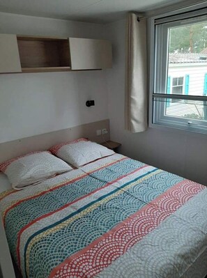 3 chambres, fer et planche à repasser