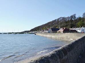 Beach - 2 bedroom accommodation in Cluny, near Kirkcaldy (Cluny, near Kirkcaldy)