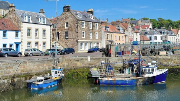 A harbor with boats, a stone wall, and historic buildings. - 2 bedroom accommodation in Cluny, near Kirkcaldy (Cluny, near Kirkcaldy)