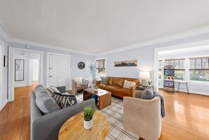 Smart TV, videogiochi, impianto stereo, studio