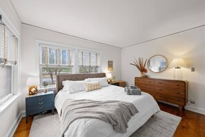 4 Schlafzimmer, Schreibtisch, Bügeleisen/Bügelbrett, kostenloses WLAN