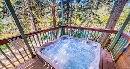 River, Hot Tub, King Beds, Walk Into Nat'l Park