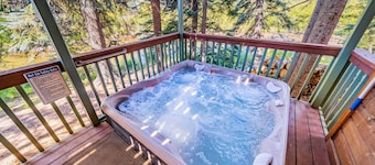 River, Hot Tub, King Beds, Walk Into Nat'l Park