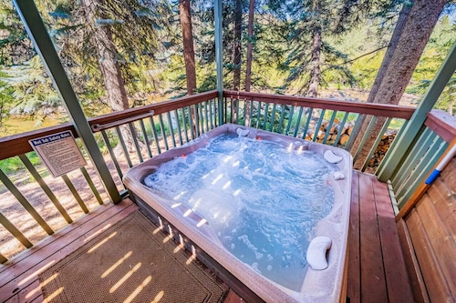 River, Hot Tub, King Beds, Walk Into Nat`l Park