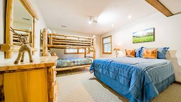 4 chambres, bureau, fer et planche à repasser, lit parapluie