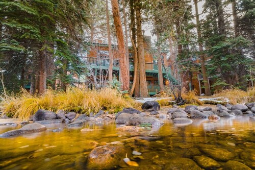 River, Hot Tub, King Beds, Walk Into Nat`l Park