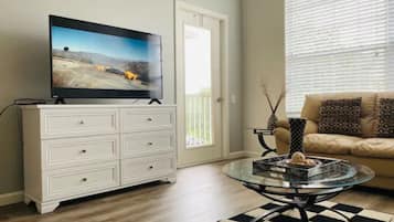 Smart TV, table tennis