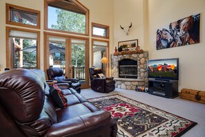 Télévision, cheminée