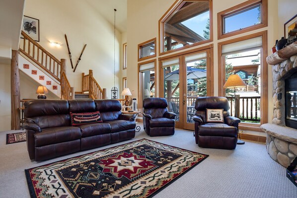 Televisión y chimenea 