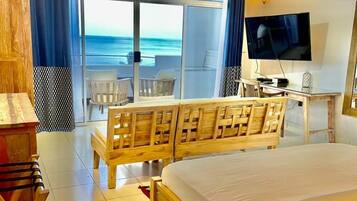 1 chambre, bureau, fer et planche Ă repasser, lit parapluie