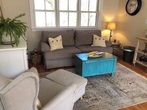 Books - Guesthouse (Crozet)