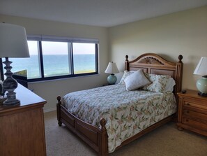 2 slaapkamers, een bureau, een strijkplank/strijkijzer, wifi