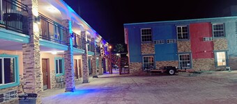 B&J Hotel and Apartment