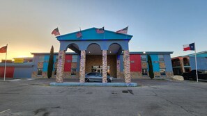 Front of property - B&J Hotel and Apartment (Pecos)