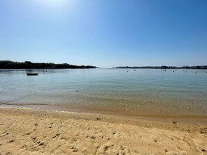 Una playa cerca