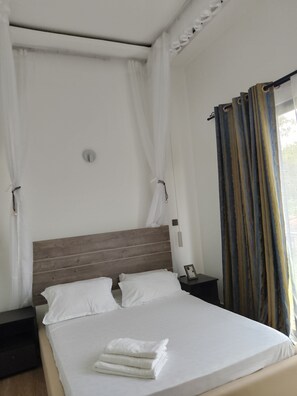 3 bedrooms, free WiFi, bed sheets - COTTAGE WITH A POOL (Diani)