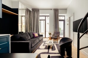 2-BR Deluxe Apartment with Garden | Living area | 43-inch LCD TV with digital channels, TV, printers - My Maison In Paris - Invalides (Paris)