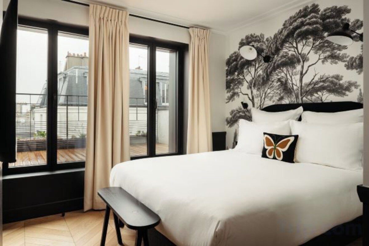 Egyptian cotton sheets, premium bedding, in-room safe, blackout drapes