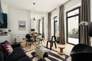 1-BR Deluxe Apartment with Garden | Living area | 43-inch LCD TV with digital channels, TV, printers - My Maison In Paris - Invalides (Paris)