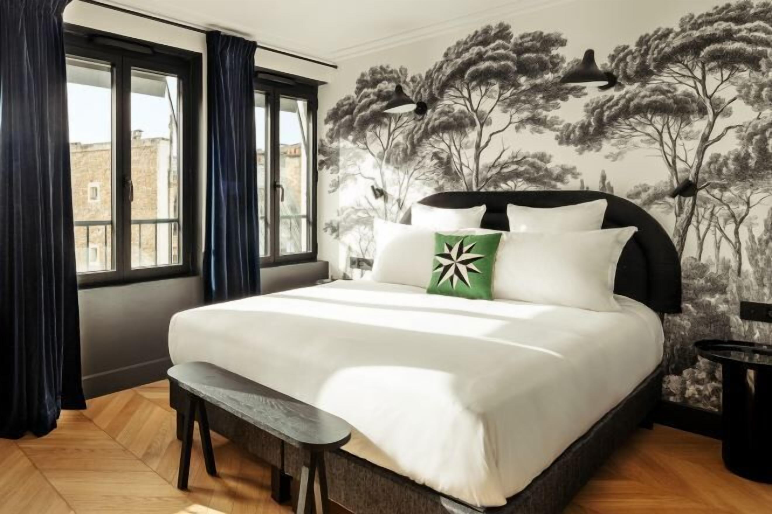 Egyptian cotton sheets, premium bedding, in-room safe, blackout curtains