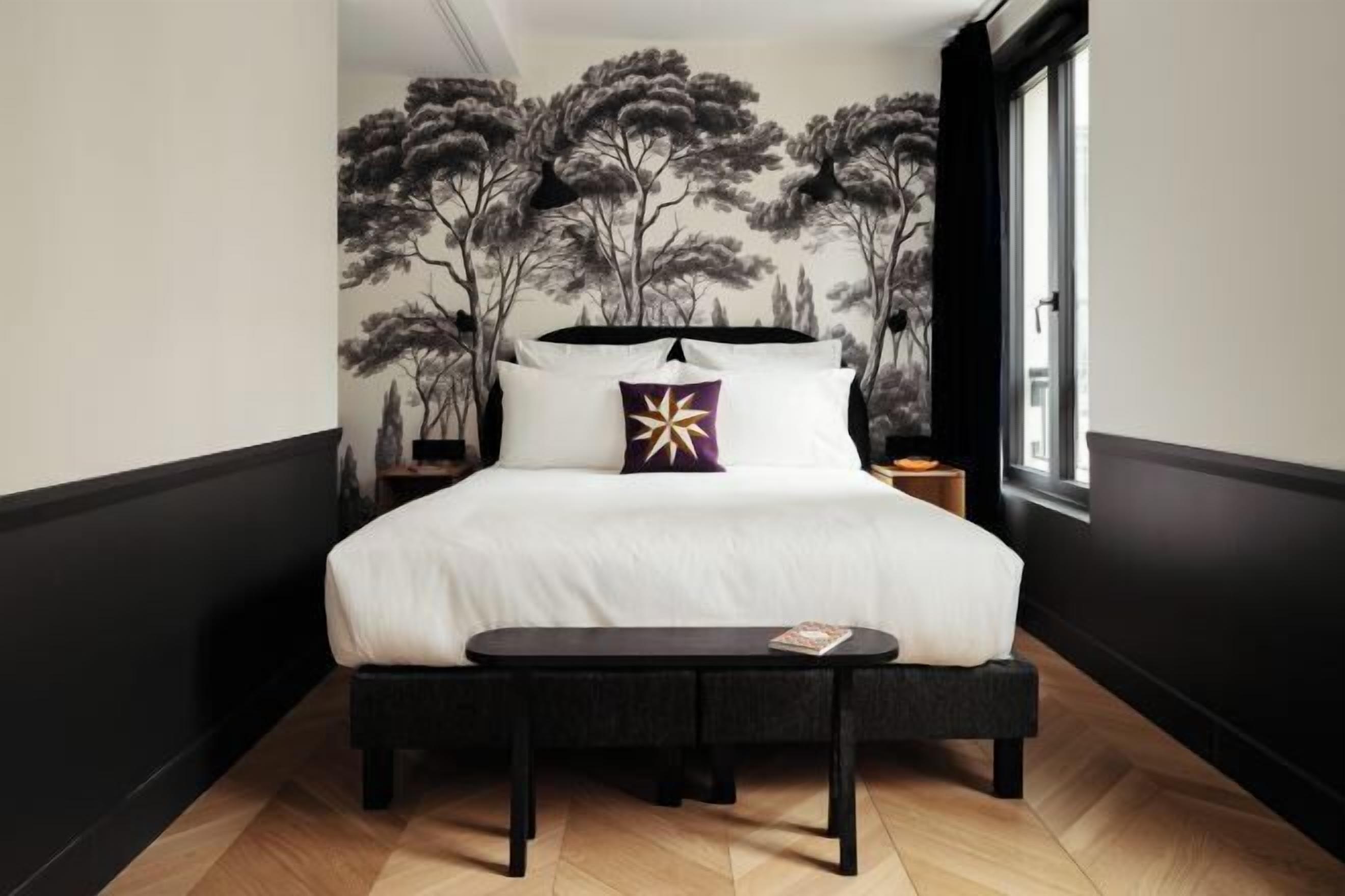Egyptian cotton sheets, premium bedding, in-room safe, blackout curtains